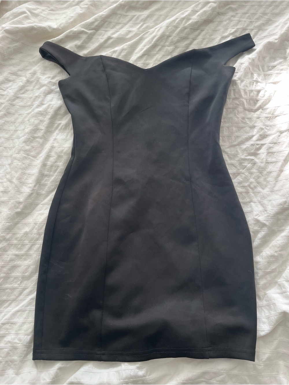 Tobi Classic Off-Shoulder Black Bodycon Dress